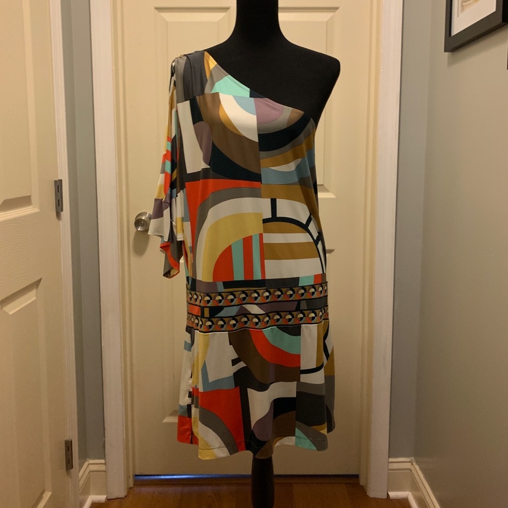 BCBG Maxazria One-shoulder multi-colored long top has great stretch, versatile - Picture 2 of 8